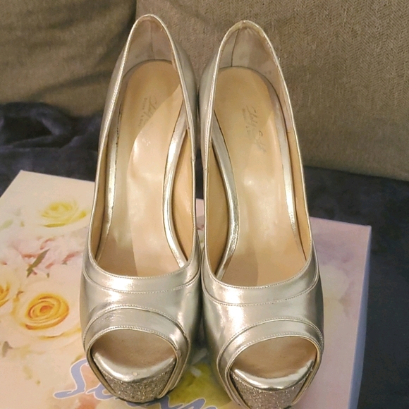 Silver stilettos - Picture 2 of 3